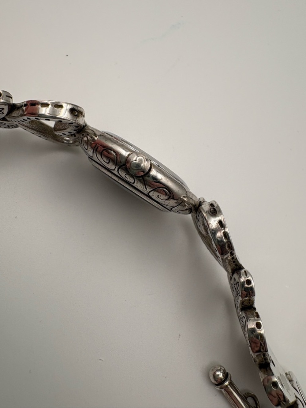 Brighton Lido Island Ornate Silver Heart Link Bracelet Toggle Clasp Womens Watch - Picture 3 of 3